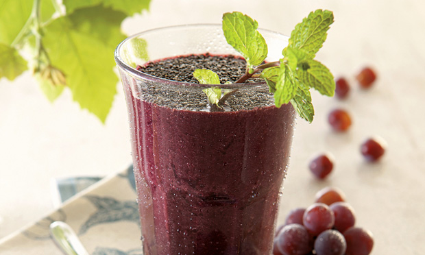 Suco de uva integral com açaí e grãos de chia