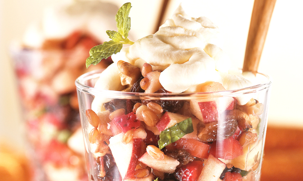 Salada de frutas com trigo