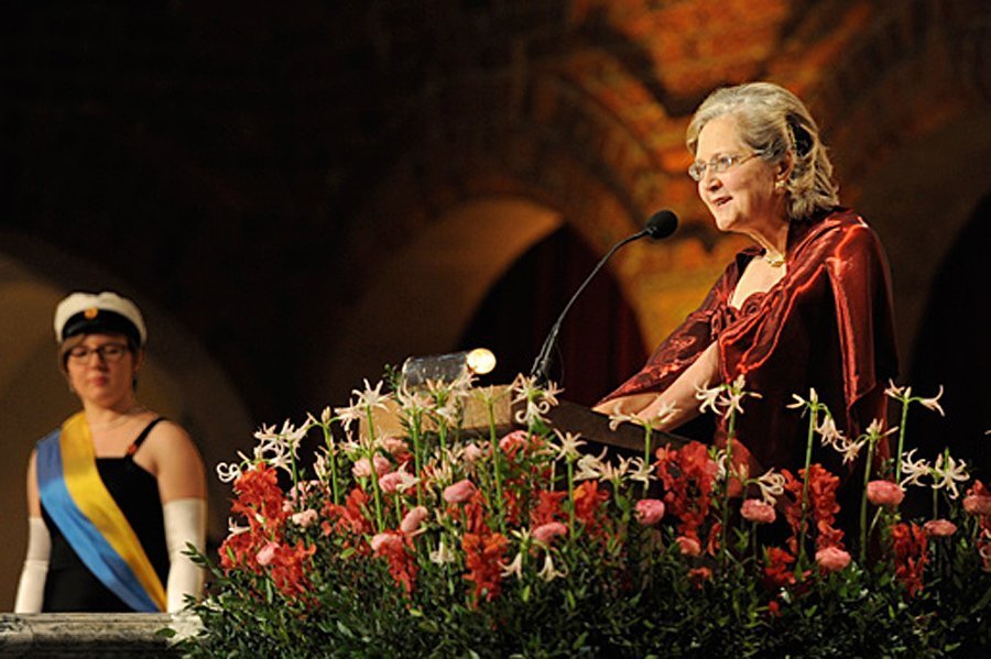 Elizabeth Blackburn recebe o Nobel