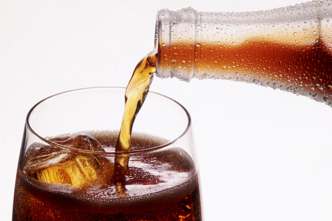 Se o refrigerante ficasse mais caro, menos gente beberia