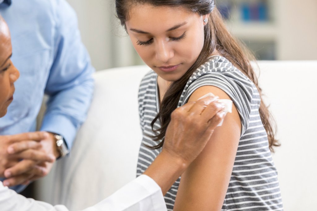 Adolescentes são principais transmissores da meningite