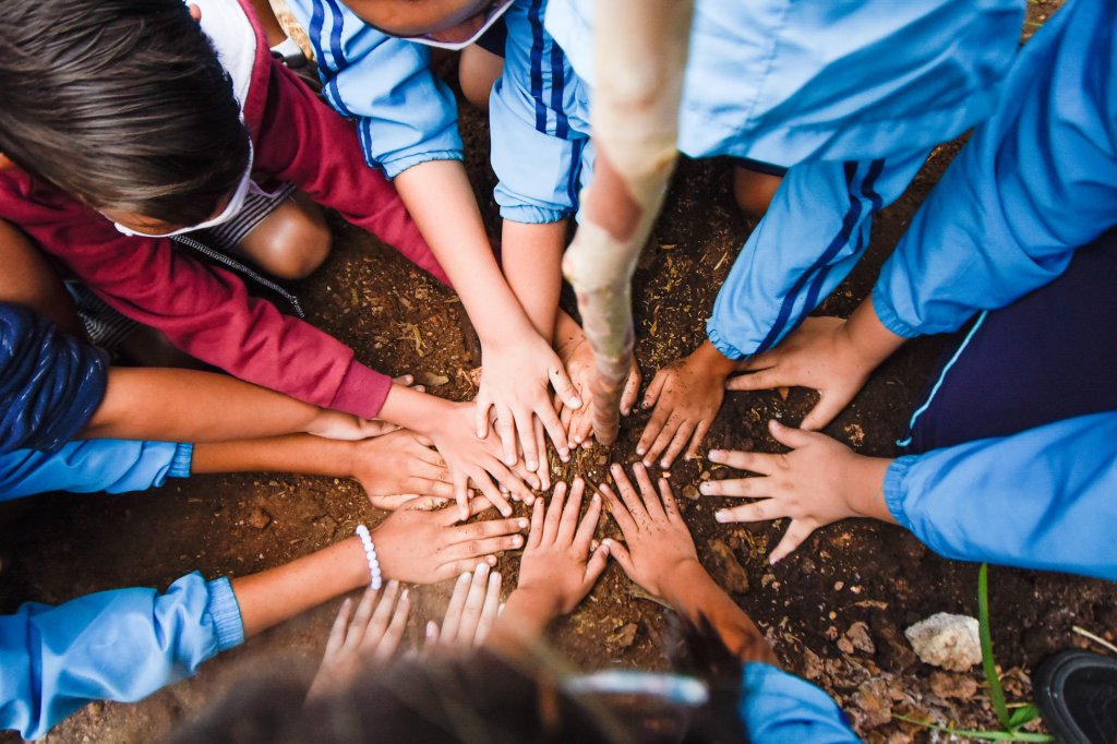 saude-educacao-escola-criancas-adolescentes