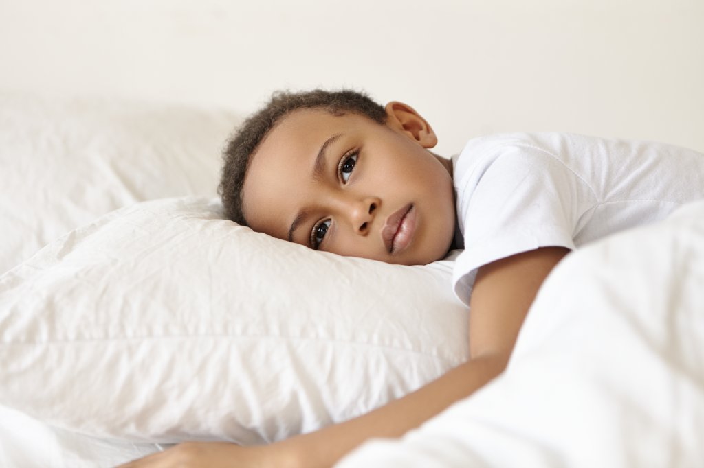 saude-infantil-crianca-sono-cama saude-infantil-crianca-sono-cama