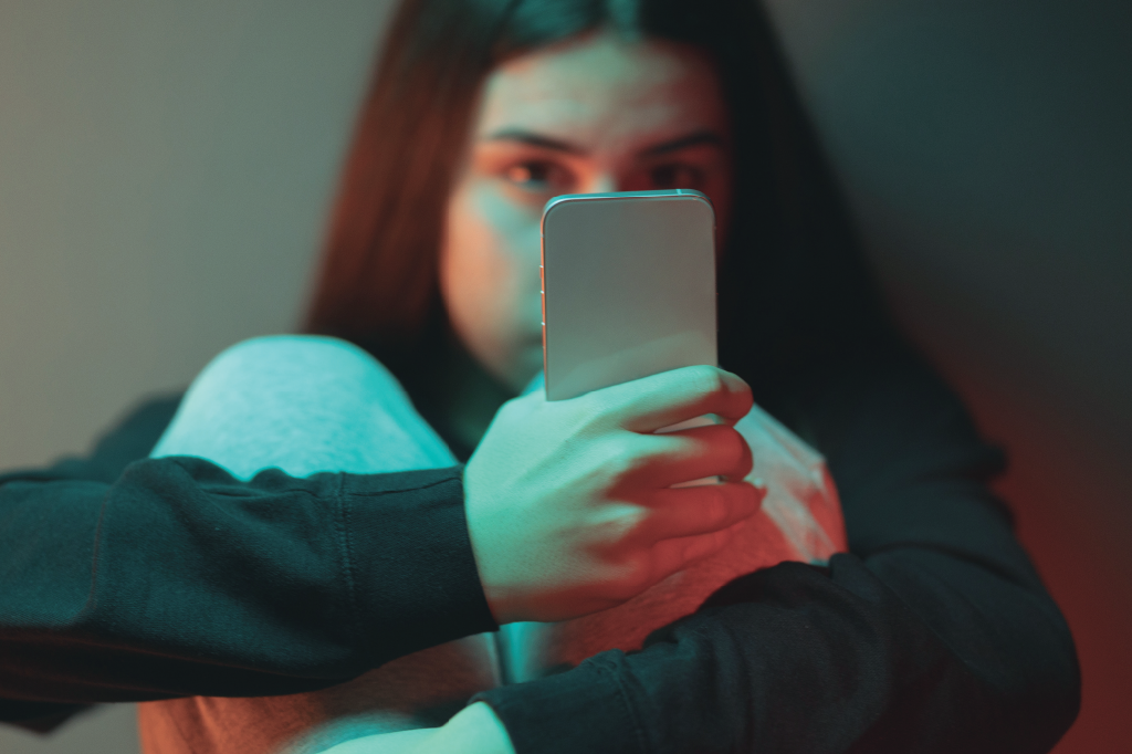 Epidemia de ansiedade entre os jovens: banir celulares é a solução?