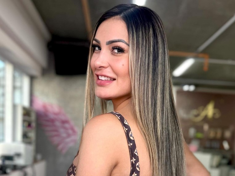 Bifurcação de língua: os riscos do procedimento de Andressa Urach